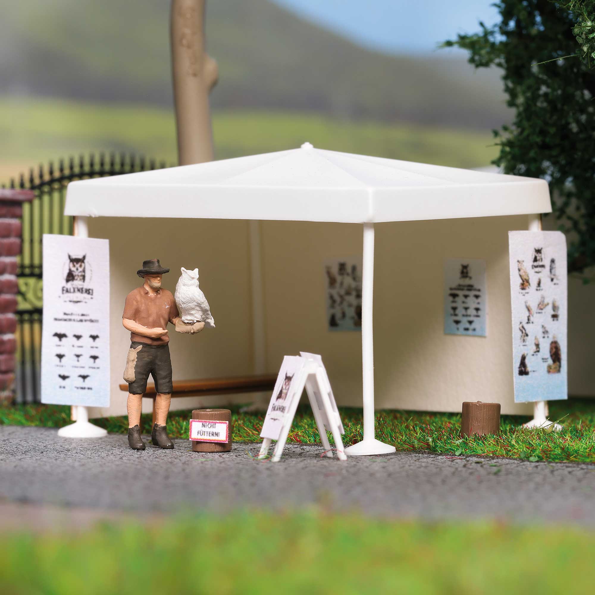 Busch 79833 - A-Set: Falkner mit Eule H0