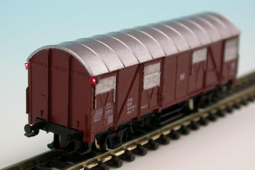 High Tech Modellbahnen 3000 - Güterwaggon mit rote
