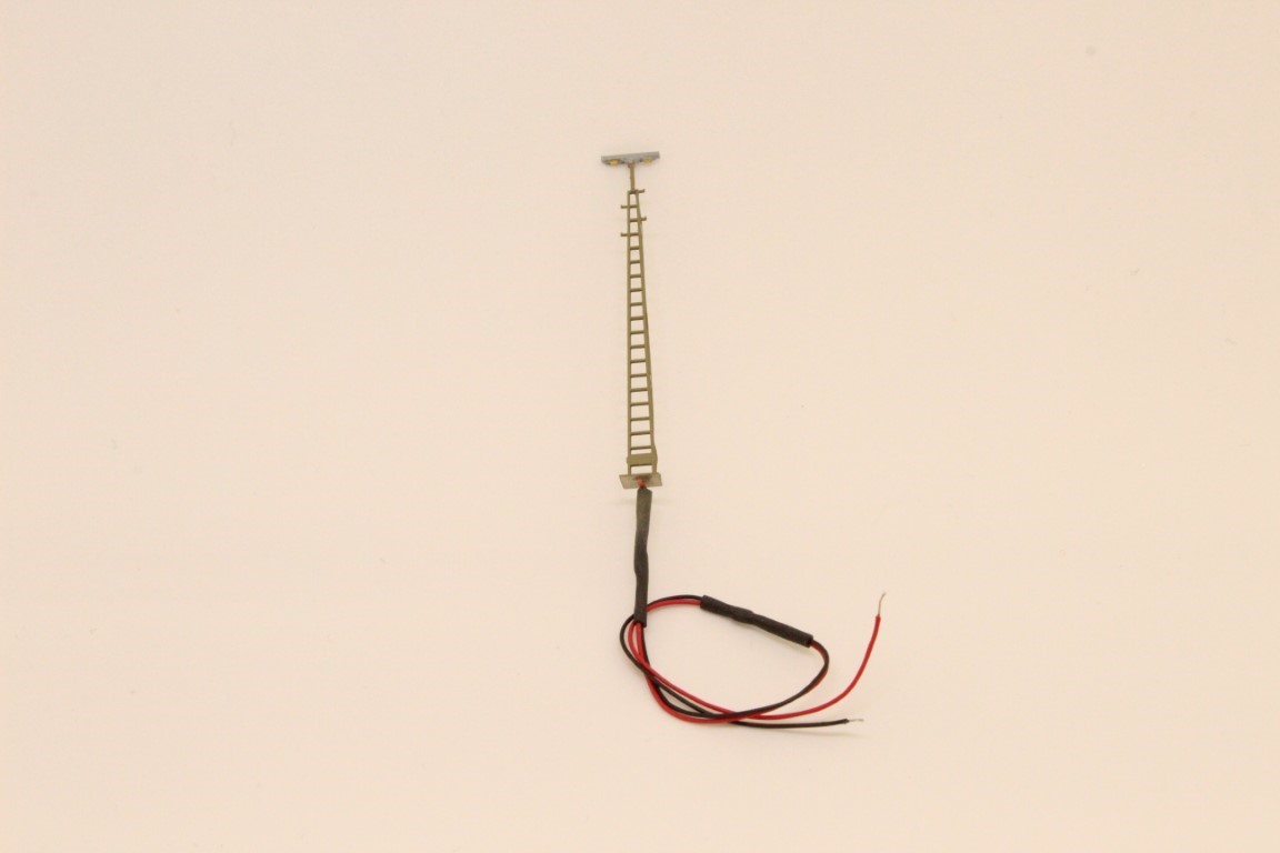 HOS GM 04 - Vorfeldmast 8 Meter, schilfgrün mit Li