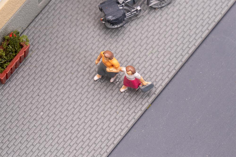 Faller 180744 - Bastelplatte Gehweg, dunkelgr