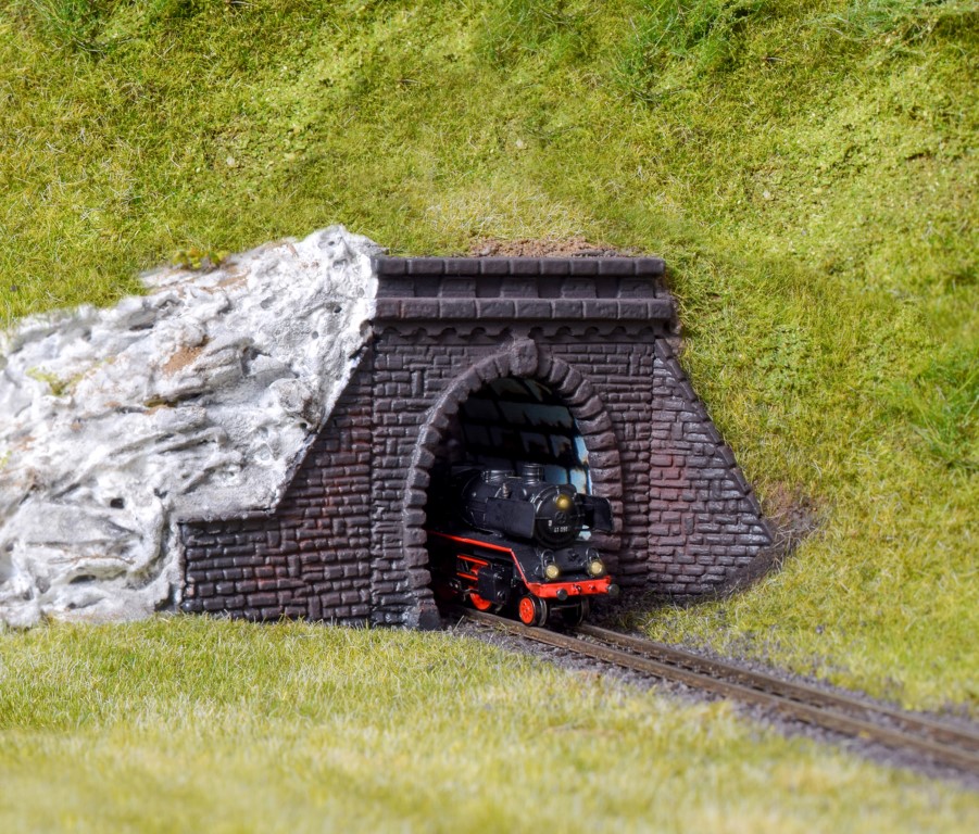 Kibri 36900 - Z Tunnelportale mit Roehre, eingleis